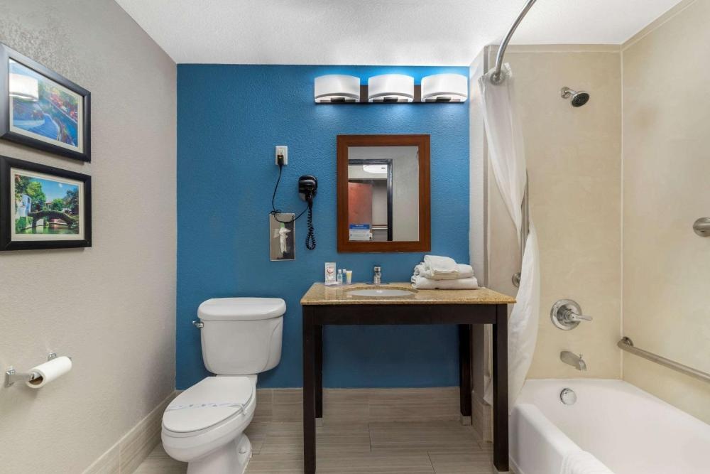 Comfort Inn & Suites Near Medical Center